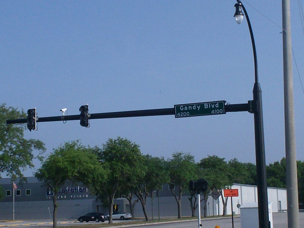 <a href="/traffic-signal-poles" class="grid-poles">Signal Pole ​88' Long</a>