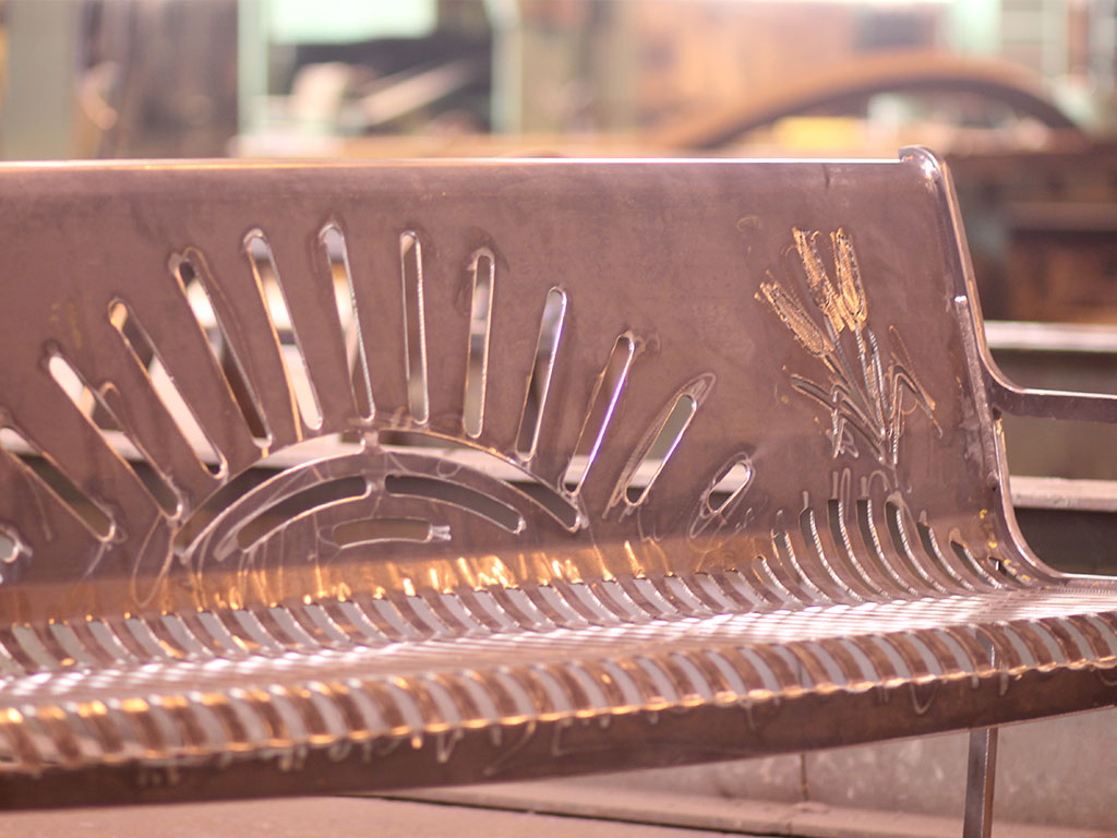 <a href="/benches" class="grid-poles">Custom ​Benches</a>